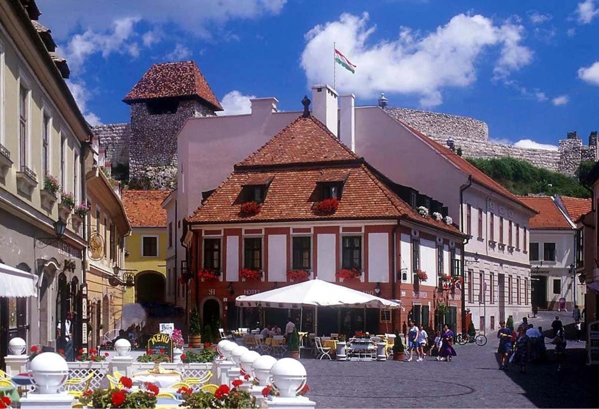 Senator Haz Hotel Eger